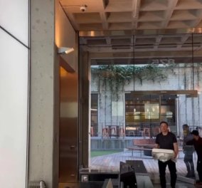 Έφοδος του Έλον Mασκ στο αρχηγείο του Twitter: Κρατούσε στα χέρια ένα νεροχύτη & το εξηγεί – «Δεν θα κάνω απολύσεις» - Κυρίως Φωτογραφία - Gallery - Video