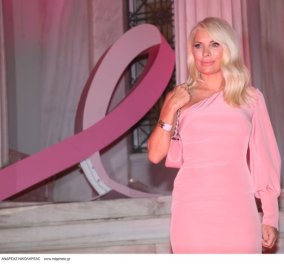 Ελένη Μενεγάκη: Στη φωταγώγηση του Μουσείου Μπενάκη για τον καρκίνο του μαστού - Με σικάτο dusty pink, one shoulder φόρεμα & λαμπερό μακιγιάζ  - Κυρίως Φωτογραφία - Gallery - Video