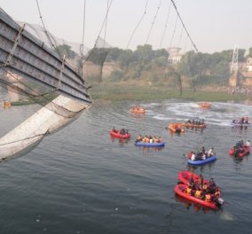 Ινδία: Πάνω από 130 νεκροί από κατάρρευση κρεμαστής - έπεσαν σε ποταμό & πνίγηκαν - Κυρίως Φωτογραφία - Gallery - Video