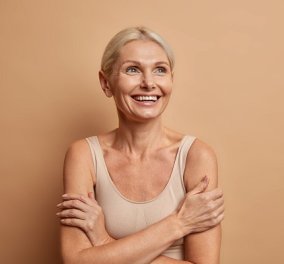Πώς πρέπει να φροντίζετε το δέρμα σας στην εμμηνόπαυση; Τα πρώτα 3 χρόνια χάνουμε το 25% του κολλαγόνου μας - Κυρίως Φωτογραφία - Gallery - Video