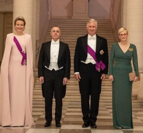Η royal εμφάνιση της βασίλισσας Ματθίλδης του Βελγίου: Ροζ παλ τουαλέτα με κάπα, τιάρα και διαμαντένια σκουλαρίκια (φωτό)
