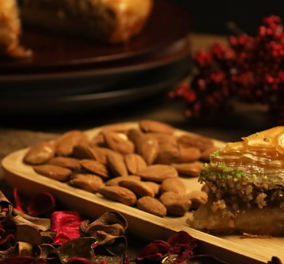 Δημήτρης Σκαρμούτσος: Μπακλαβάς με καρύδια και αμύγδαλα - Υπέροχο γλυκό για να κεράσετε στις γιορτές  - Κυρίως Φωτογραφία - Gallery - Video