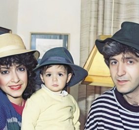 Happy family: Η Άννα Βίσση με τον Νίκο Καρβέλα και την μικρούλα τότε κόρη τους Σοφία - Η φωτό από το 1984