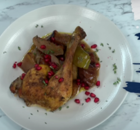 Άκης Πετρετζίκης: Χριστουγεννιάτικο κοτόπουλο με μήλα και ρόδι στον φούρνο - Για το εορταστικό τραπέζι  - Κυρίως Φωτογραφία - Gallery - Video