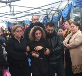 Σε κλίμα οδύνης η κηδεία του 16χρονου Ρομά : Κατέρρευσε η σύζυγός του & οι γονείς του (φωτό - βίντεο)