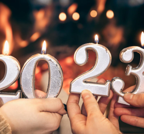 Το eirinika σας εύχεται το 2023 να φέρει υγεία, αγάπη & φως - Καλή χρονιά! 