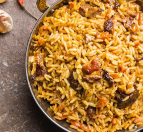 Δημήτρης Σκαρμούτσος: Πικάντικο καστανό ρύζι με μοσχάρι - Ένα εύκολο και γρήγορο πιάτο! 