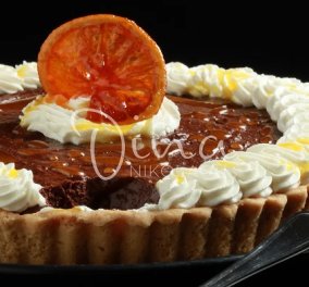 Ντίνα Νικολάου: Τάρτα σοκολάτα με καραμελωμένο πορτοκάλι - ένα γλυκό που συνδυάζει αγαπημένες γεύσεις 