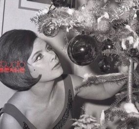 Γιορτινές, vintage pics από τον Κλεισθένη: Όταν η Τζένη Καρέζη στόλιζε το χριστουγεννιάτικο δέντρο με τους συμπρωταγωνιστές της - Κυρίως Φωτογραφία - Gallery - Video