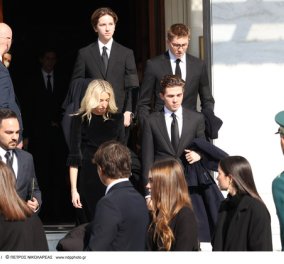Κηδεία Κωνσταντίνου: 20 φωτό από την αναχώρηση των μελών της οικογένειας, των royals & των επωνύμων για την Μητρόπολη 