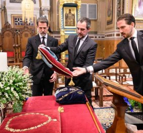 Κηδεία Κωνσταντίνου: Τα παράσημα & το ολυμπιακό μετάλλιο που τοποθέτησαν οι γιοι του μπροστά από το φέρετρο (φωτό & βίντεο)