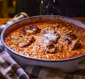 Αργυρώ Μπαρμπαρίγου: Παραδοσιακό γιουβέτσι, ένα φαγητό που όλοι αγαπάμε - Το κρέας λιώνει στο στόμα