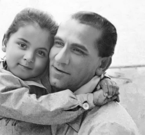H πιο όμορφη vintage pic: Ο Κώστας Χατζηχρήστος με την μεγάλη του κόρη Τέτα από τον γάμο του με τη Μαίρη Νικολαΐδου  - Κυρίως Φωτογραφία - Gallery - Video