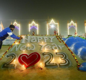 Το 2023 ήρθε με λάμψη: Πως υποδέχθηκαν το νέο έτος στο Κιριμπάτι, εκεί που ξεκινά ο χρόνος - Ακολούθησαν Όκλαντ, Σίδνεί... (φωτό & βίντεο)
