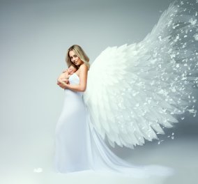 Made in Greece η Ναταλία Ρίζου: Η Ελληνίδα φωτογράφος που φωτογραφίζει εγκύους & μωρά - τα διεθνή βραβεία & η καλαισθησία των κλικς 