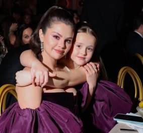 Golden Globes: Έκλεψε την παράσταση η ετεροθαλής αδερφή της Selena Gomez - Το Prada τσαντάκι με κρύσταλλα 3.900 δολ (φωτό & βίντεο)