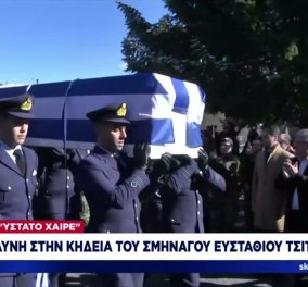 Θρήνος στην κηδεία του σμηναγού Ευστάθιου Τσιτλακίδη - "Είσαι ο ήρωάς μας", φώναξε ο αδερφός του (φωτό - βίντεο)