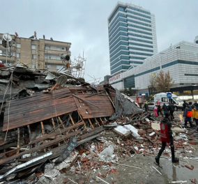 Τουρκία: Φόβοι για εκατόμβες νεκρών μετά τον τρομακτικό σεισμό 7.7 Ρίχτερ - Χτύπησε και τη Συρία που μετρά ήδη 110 θανάτους (φωτό & βίντεο) - Κυρίως Φωτογραφία - Gallery - Video