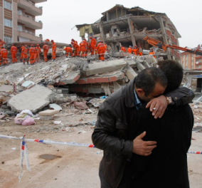 Σεισμός στην Τουρκία: Η Ελλάδα στο πλευρό της γειτονικής χώρας, αναχωρεί η 1η ΕΜΑΚ και ο Ευθύμης Λέκκας – Το μήνυμα του Πρωθυπουργού