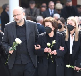 Λάκης Παπαστάθης: Συγκίνηση στην κηδεία του σκηνοθέτη - Κυρίως Φωτογραφία - Gallery - Video