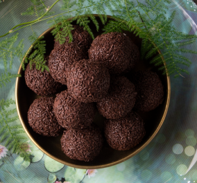 Στέλιος Παρλιάρος: Νηστίσιμες τρούφες σοκολάτας - Το πιο αγαπημένο γλυκό σε μέγεθος μπουκιάς - Κυρίως Φωτογραφία - Gallery - Video