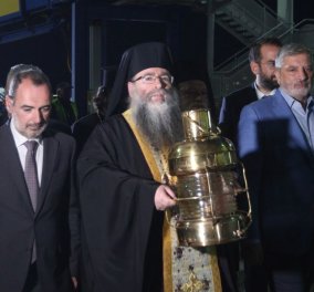 Έφτασε στην Αθήνα το Άγιο Φως: Δείτε τη στιγμή από την άφιξη στο "Ελευθέριος Βενιζέλος" - Θα πάει σε όλη την Ελλάδα για την Ανάσταση (βίντεο)