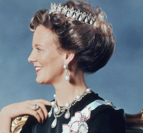 83 ετών η βασίλισσα Μαργκρέτε της Δανίας - Απίστευτα πλήθη συγκεντρώθηκαν έξω από το παλάτι & την γιόρτασαν