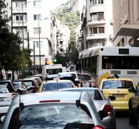 Ποια είναι η μέρα που σημειώνονται τα περισσότερα τροχαία στην Ελλάδα - Αυτός είναι ο λιγότερο επικίνδυνος μήνας & ποιο το χειρότερο 3ωρο