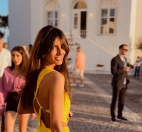 Ηλιάνα Παπαγεωργίου: Πήγε σε γάμο & έπιασε την ανθοδέσμη! - Το απόλυτο κίτρινο maxi dress που φόρεσε με το βαθύ ντεκολτέ (φωτό)