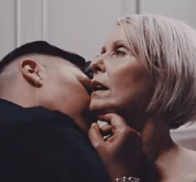 «And Just Like That» - Σίνθια Νίξον: Πικάντικες σκηνές σεξ με γυναίκες - «Αισθάνομαι ότι ήμουν πάντα αρκετά έτοιμη γι’ αυτό» (βίντεο)