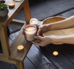 Ο Σπύρος Σούλης προτείνει: 7 Tips για να διακοσμήσετε με κεριά το καθιστικό σας - Δημιουργήστε μία ζεστή ατμόσφαιρα!