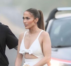 Η Jennifer Lopez φόρεσε το απόλυτο λευκό φόρεμα του καλοκαιριού σε πάρτυ - Μαζί της ο Μπεν Άφλεκ και η κόρη του - Όλοι λευκά (φωτό - βίντεο)