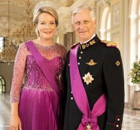 Τα καλοκαιρινά πορτρέτα των Βασιλιά & Βασίλισσας του Βελγίου: Θεσπέσιο λευκό & royal ροζ σκούρο του θέρους για την Ματθίλδη (φωτό)