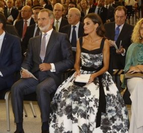 Βασίλισσα Λετίσια: Το υπερ - συγκλό φόρεμα της για εγκαίνια έκθεσης στη Μαδρίτη - Μαύρο, vintage, φλοράλ, με εντυπωσιακές λεπτομέρειες (φωτό)