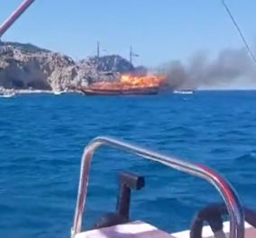 Τρόμος στη Ρόδο για 80 τουρίστες: Πηδούσαν στη θάλασσα για να σωθούν - Τουριστικό πλοιάριο πήρε φωτιά (βίντεο)