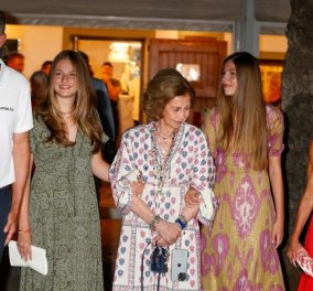 Σύσσωμη η βασιλική οικογένεια σε δείπνο στη Μαγιόρκα! Το κατακόκκινο φόρεμα της Λετίσια, εμπριμέ σχέδια για τις πριγκίπισσες Λεονόρ & Σοφία (φωτό) - Κυρίως Φωτογραφία - Gallery - Video