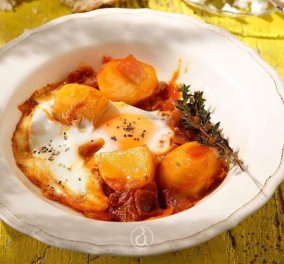 Η Αργυρώ Μπαρμπαρίγου μας μαγειρεύει: Πατάτες με αυγά γιαχνί - Εύκολη & γρήγορη συνταγή