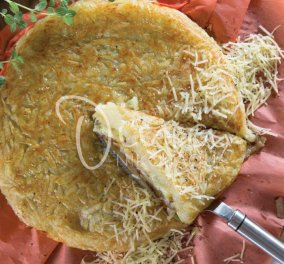 Ντίνα Νικολάου: Πατατόπιτα γεμιστή με τυρί και πράσο - Γρήγορη συνταγή για ένα πλούσιο σε γεύση πρωινό