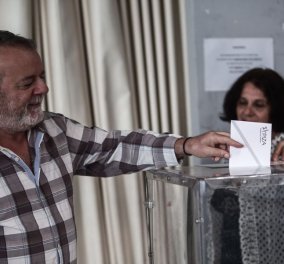 ΣΥΡΙΖΑ: Πλήθος κόσμου ψηφίζει για τον νέο πρόεδρο - Αναλυτικά όλα τα εκλογικά τμήματα (βίντεο) 