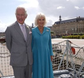 Στο Μπορντό ο Βασιλιάς Κάρολος & η Καμίλα: Δοκίμασαν τοπικά τυριά, ήπιαν κρασί και έκαναν βόλτα με το τραμ - Στα τιρκουάζ η Βασίλισσα - Κυρίως Φωτογραφία - Gallery - Video