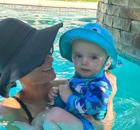 Paris Hilton: Πρώτη φορά χωρίς μακιγιάζ για τον ρόλο της μαμάς - Στην πισίνα με τον Phoenix Barron