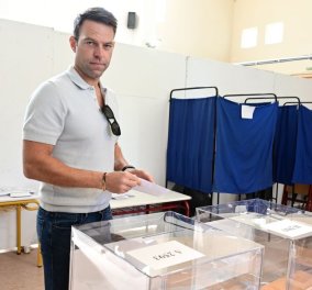 Ψήφισε ο Στέφανος Κασσελάκης στην Εκάλη - "Οι Έλληνες πρέπει να επιλέγουν τους τοπικούς υπηρέτες τους (βίντεο)
