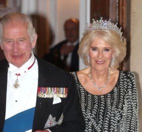 Απαστράπτουσα η Βασίλισσα Καμίλα: Φόρεσε την αγαπημένη τιάρα της αείμνηστης Ελισάβετ - Εντυπωσίασε δίπλα στον Βασιλιά Κάρολο - Κυρίως Φωτογραφία - Gallery - Video