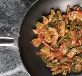 Άκης Πετρετζίκης: Ένα γρήγορο πιάτο από τον Master Chef - Γλυκόξινο χοιρινό με λαχανικά