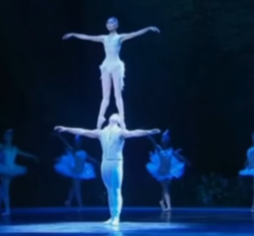 Βίντεο: Αυτοί οι χορευτές δεν ξέρουν τι θα πει βαρύτητα! Όταν το μπαλέτο γίνεται πιο δύσκολο από τα "σκληρά" αθλήματα - Και πάντα με χάρη