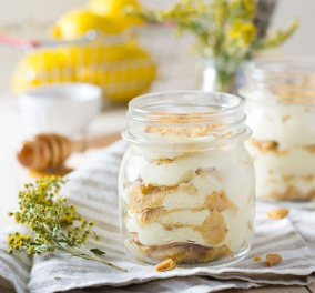 Δημήτρης Σκαρμούτσος: Trifle με γιαούρτι και μπανάνες