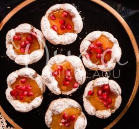 Η Ντίνα Νικολάου μας μαγειρεύει: Σφολιατάκια με κρέμα λεμόνι και ρόδι - Μια απίθανη συνταγή με το φρούτο του φθινοπώρου