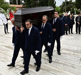 Το τελευταίο αντίο στον Γιώργο Μιχαλακόπουλο στο Α' Νεκροταφείο Αθηνών - Ποιοι πήγαν στην κηδεία του σπουδαίου ηθοποιού (φωτό) - Κυρίως Φωτογραφία - Gallery - Video