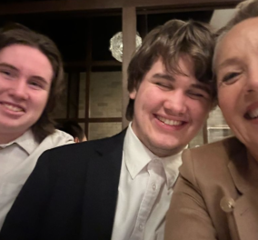 Σπάνια φωτογραφία της Σάρον Στόουν με τους δύο υιοθετημένους γιούς της- Χαμόγελα χαράς με τον Λέιρντ και τον Κουίν