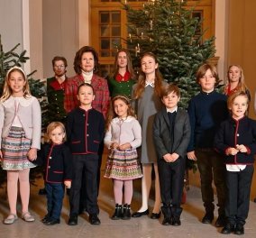Σπάνια φωτό της Βασίλισσας Σίλβιας με τα 8 πριγκιπάκια εγγόνια της - Αφορμή το στόλισμα του χριστουγεννιάτικου δέντρου